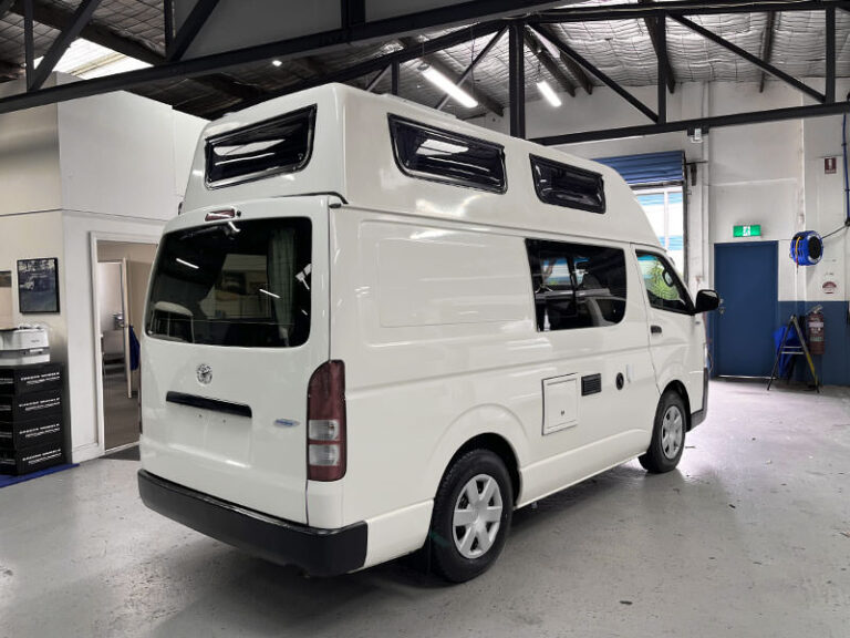 1150-frontline-2015-toyota-hiace-hi-top-campervan-2