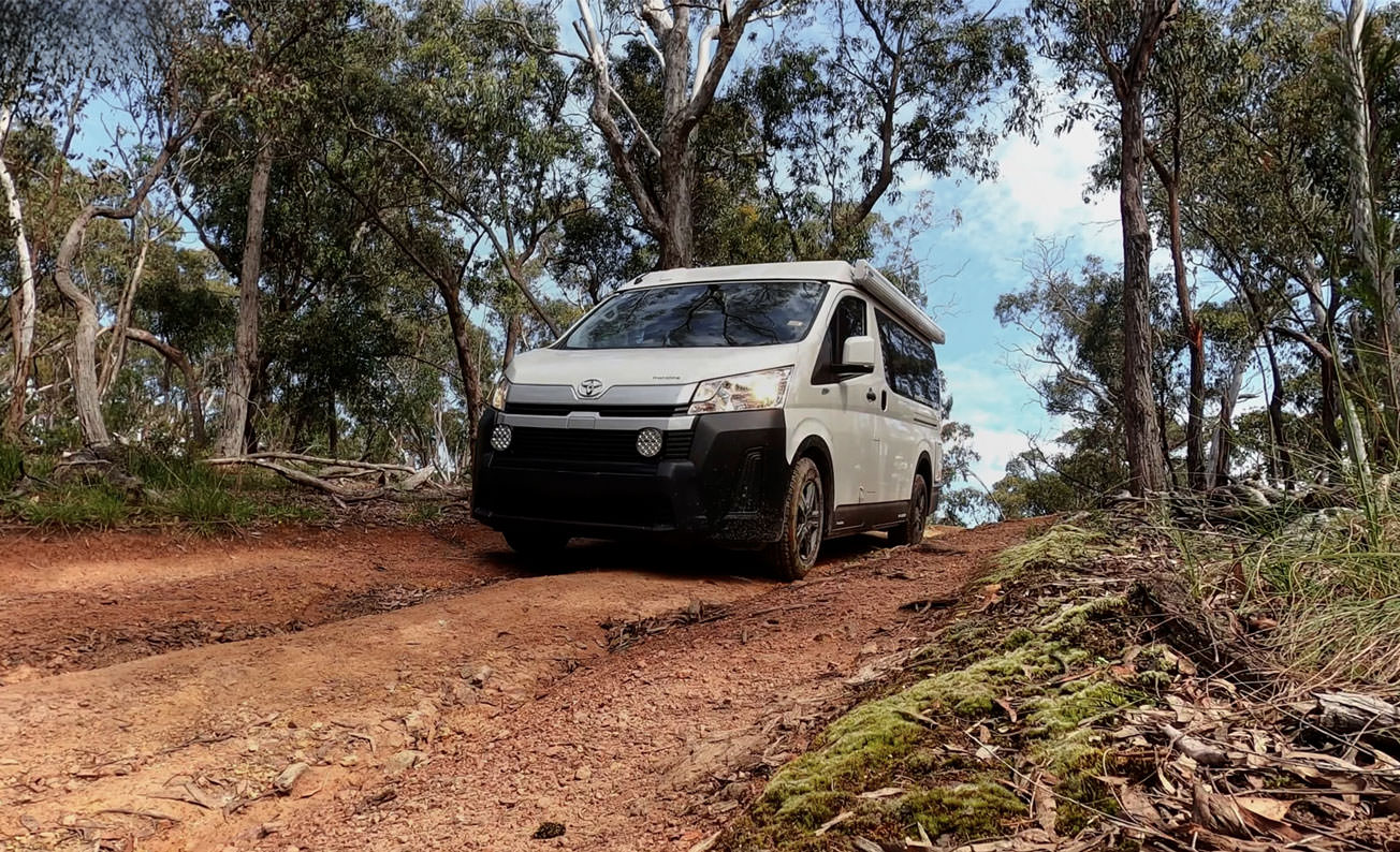 4x4_Slideshow_Hiace_track-1